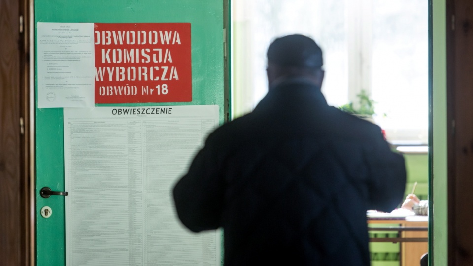 Głosowanie w lokalu wyborczym w Zespole Szkół nr 27 w Bydgoszczy. Fot. PAP/Tytus Żmijewski