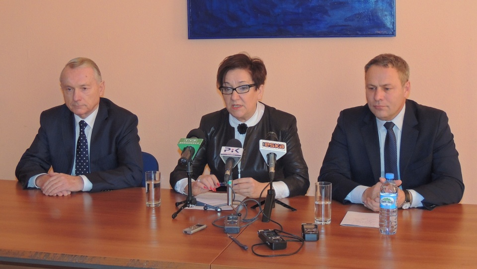 Radni sejmiku: Zbigniew Pawłowicz, Dorota Jakuta i prezydent Bydgoszczy Rafał Bruski. Fot. Tatiana Adonis