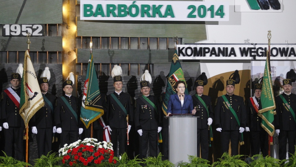 Premier Ewa Kopacz przemawia, podczas uroczystości barbórkowych w Kopalni Węgla Kamiennego Ziemowit w Lędzinach. Fot.PAP/Andrzej Grygiel