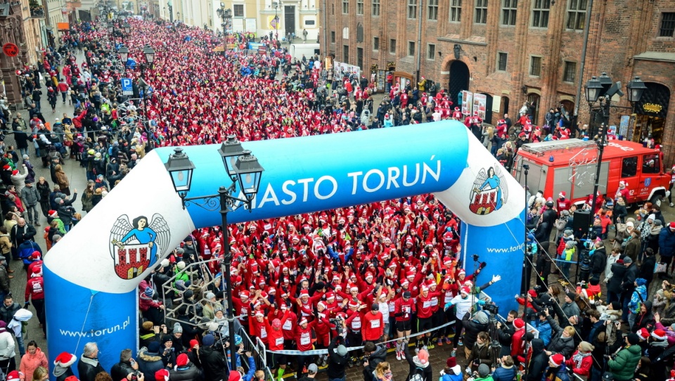 Przed startem uczestnicy biegu pobili rekord Guinnessa w tzw. pajacykach ( na zdj.) Fot. PAP/Tytus Żmijewski