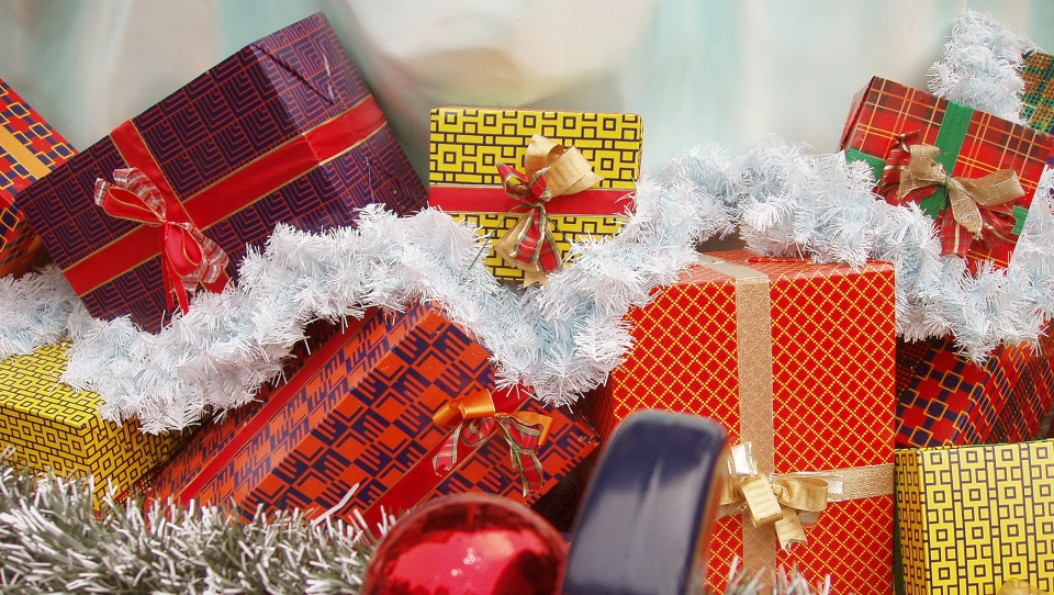 Dawanie prezentów pozytywnie wpływa na mózg, a tym samym na układ odpornościowy człowieka. Fot. freeimages.com
