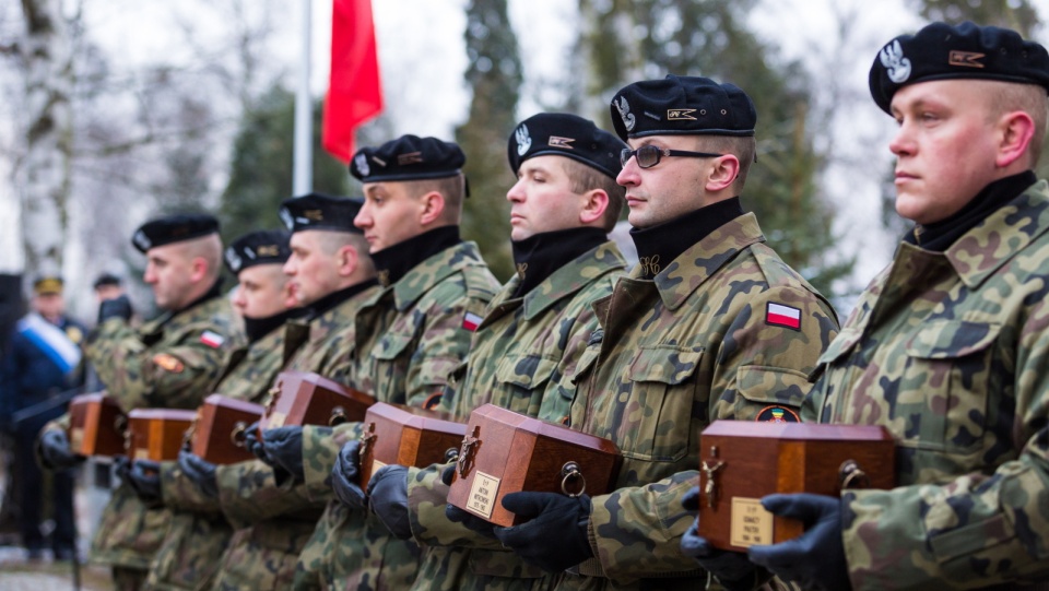 Ceremonia złożenia prochów siedmiu powstańców wlkp. w Kolumbarium w Kwaterze Powstańców Wielkopolskich na Cmentarzu Komunalnym nr 2 na Junikowie. Fot. PAP/Marek Zakrzewski