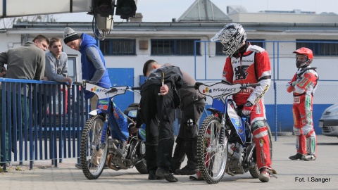 Patrick Hougaard (na motocyklu), w tle Robert Kościecha