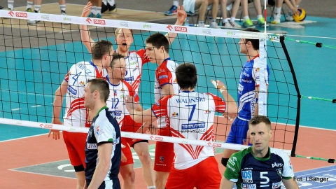 Po dwóch wygranych z AZS Warszawa Transfer Bydgoszcz pozostaje w grze o 5. miejsce PlusLigi.