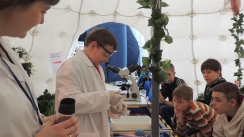 Baza Marsjańska. Pneumatyczne namioty w kształcie kopuł połączone są tunelami, a w ich wnętrzu znajdują się stanowiska botaniczne. Fot. Monika Kaczyńska