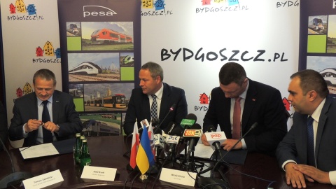 Witalij Kliczko podpisał w bydgoskim ratuszu memorandum z firmą PESA. Fot. Maciej Wilkowski