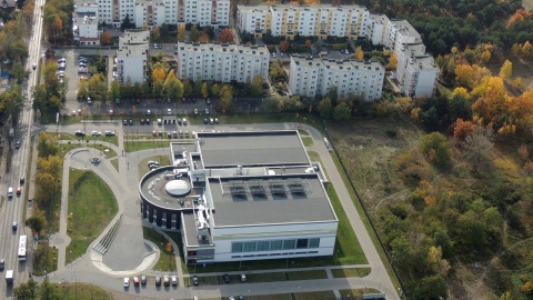 Lotami nad Toruniem piloci z miejscowego Aeroklubu Pomorskiego trenują przed grudniowymi Igrzyskami Lotniczymi w Dubaju. Fot. Michał Zaręba