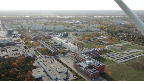 Lotami nad Toruniem piloci z miejscowego Aeroklubu Pomorskiego trenują przed grudniowymi Igrzyskami Lotniczymi w Dubaju. Fot. Michał Zaręba