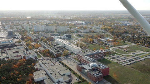 Lotami nad Toruniem piloci z miejscowego Aeroklubu Pomorskiego trenują przed grudniowymi Igrzyskami Lotniczymi w Dubaju. Fot. Michał Zaręba