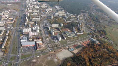 Lotami nad Toruniem piloci z miejscowego Aeroklubu Pomorskiego trenują przed grudniowymi Igrzyskami Lotniczymi w Dubaju. Fot. Michał Zaręba