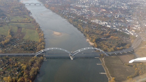 Lotami nad Toruniem piloci z miejscowego Aeroklubu Pomorskiego trenują przed grudniowymi Igrzyskami Lotniczymi w Dubaju. Fot. Michał Zaręba