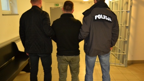 Obaj mężczyźni zatrzymani na terenie Poznania, specjalizowali się w oszustwach metodą na "funkcjonariusza CBŚ". Fot. KWP w Bydgoszczy