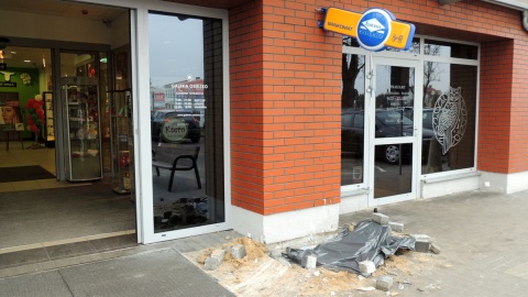 Nieznani sprawcy wyrwali bankomaty w Osielsku i Nowem