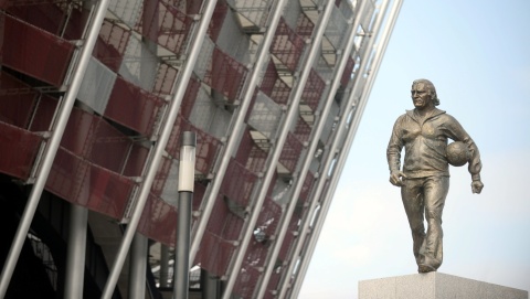 Przy Stadionie Narodowym odsłonięto pomnik Kazimierza Górskiego