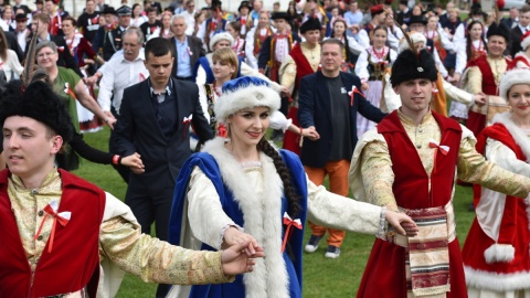 Bicie rekordu Guinnessa -166 par tańczyło poloneza w Wieliczce