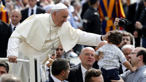 Papież: rodzice, a nie tzw. eksperci, muszą wychowywać dzieci