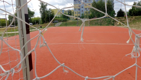 Uszkodzone obiekty sportowe w Świeciu. Z nudów