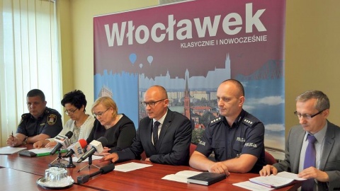 O walce z dopalaczami na konferencji prezydenta Włocławka