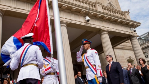 Po 54 latach kubańska flaga znów zawisła w Waszyngtonie