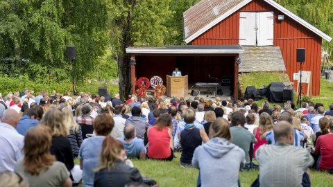 Norwegia czci pamięć 77 ofiar ataków prawicowego ekstremisty Breivika