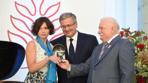 Żanna Niemcowa odebrała w Warszawie Nagrodę Solidarności im. Lecha Wałęsy