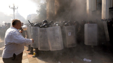 Zamieszki przed parlamentem w Kijowie, nie żyje żołnierz Gwardii Narodowej