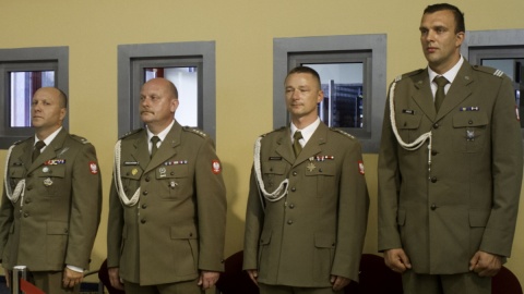 Czterech polskich żołnierzy odznaczonych medalami armii USA