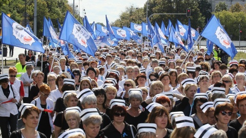 Pielęgniarki i położne manifestują niezadowolone ze zbyt niskich podwyżek