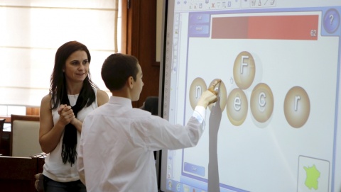 Ponad 2 tysiące tablic interaktywnych trafiło do kujawsko-pomorskich szkół