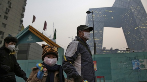 Smog w Pekinie - po raz pierwszy ogłoszono czerwony alert