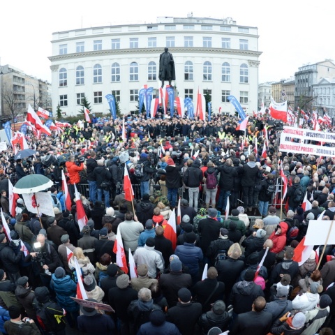 W Warszawie V Marsz Wolności i Solidarności, organizowany przez PiS
