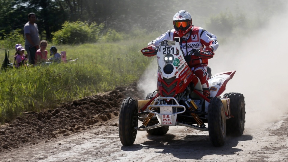 Rafał Sonik na trasie i etapu 37. Rajdu Dakar. Fot. PAP/EPA