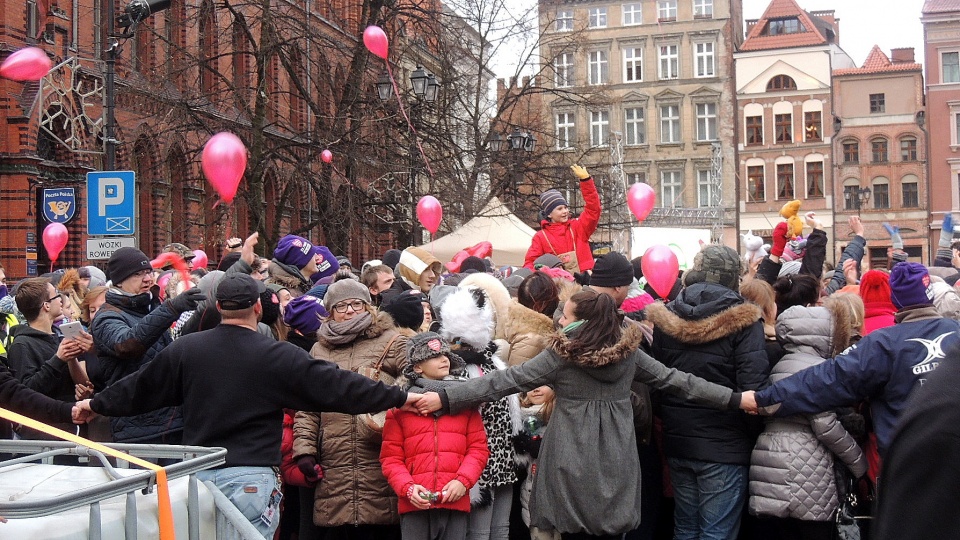 W tym roku na Rynku Staromiejskim w Toruniu ścisnęło się 461 osób. Fot. Adriana Andrzejewska