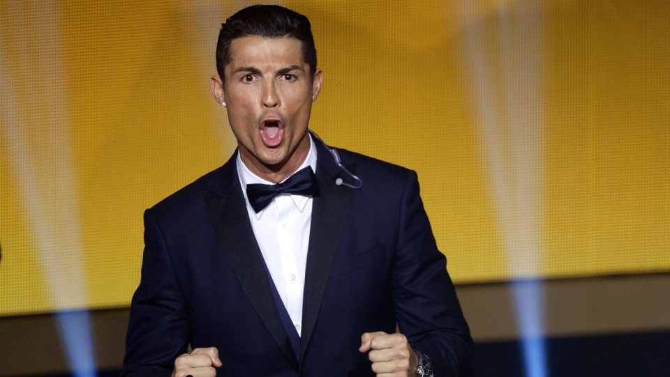 Portugalczyk Cristiano Ronaldo z Realu Madryt po raz trzeci w karierze, a drugi z rzędu, został wybrany najlepszym piłkarzem świata. Fot. PAP/EPA