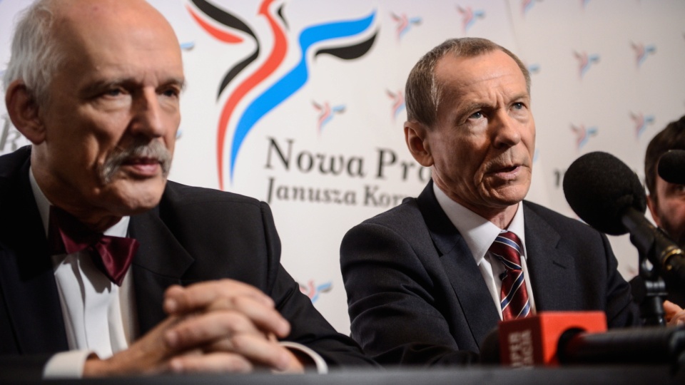 Nowy prezes Nowej Prawicy Michał Marusik (P) i były prezes, europoseł Janusz Korwin-Mikke (L). Fot. PAP/Jakub Kamiński