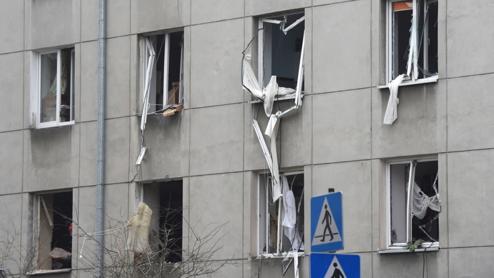 W kamienicy przy ul. Nowakowskiego w Warszawie najprawdopodobniej doszło do wybuchu gazu. Fot. PAP/Radek Pietruszka