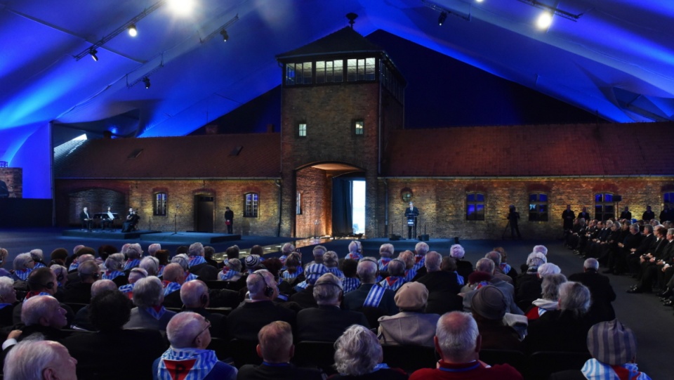 Wystąpienie prezydenta Bronisława Komorowskiego podczas głównej ceremonii 70. rocznicy wyzwolenia nazistowskiego niemieckiego obozu koncentracyjnego i zagłady Auschwitz-Birkenau. Fot. PAP/Jacek Bednarczyk