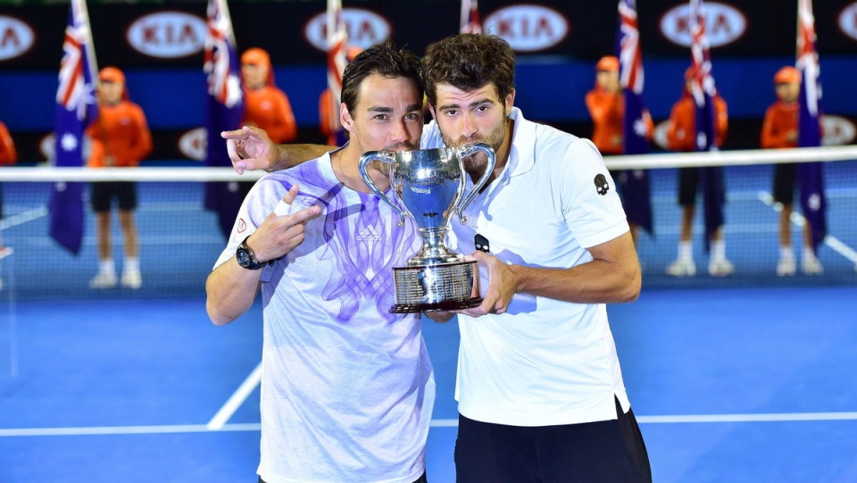 Za swoje historyczne zwycięstwo Bolelli i Fognini otrzymali czek na 575 tysięcy dolarów australijskich. Fot. PAP/EPA