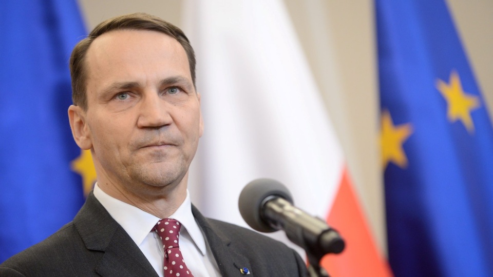Marszałek Sejmu Radosław Sikorski podczas konferencji prasowej w sprawie terminu wyborów prezydenckich. Fot. PAP/Bartłomiej Zborowski