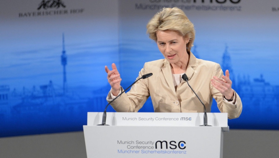 Ursula von der Leyen po raz kolejny wypowiedziała się przeciwko pomysłom dostaw broni dla Ukrainy. Fot. PAP/EPA