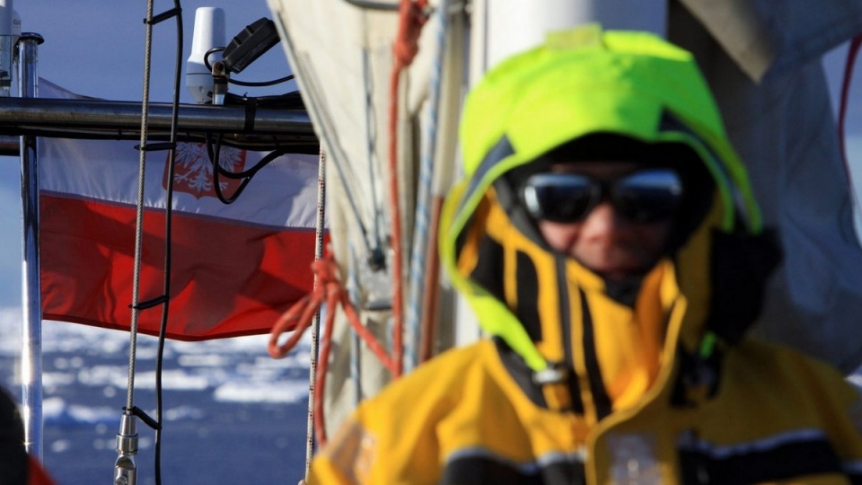 Biało-czerwona na Morzu Rossa. Fot. Tomasz Łopata / Selma Expeditions.com