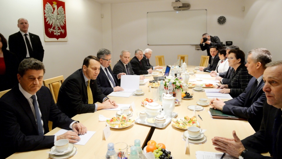 W posiedzeniu RBN uczestniczą m.in. premier Ewa Kopacz, wicepremier, szef MON Tomasz Siemoniak, wicepremier Janusz Piechociński i marszałek Sejmu Radosław Sikorski. Fot. PAP/Jacek Turczyk