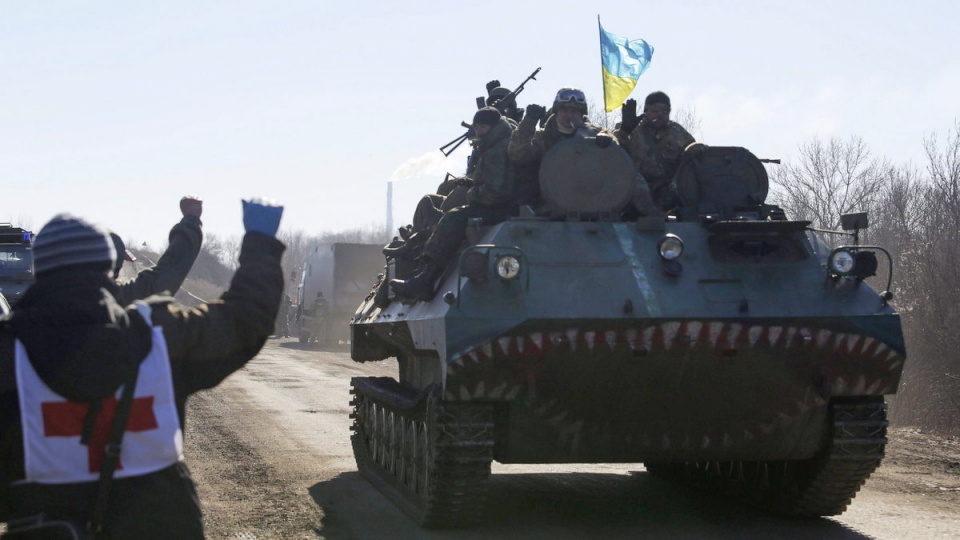 Ukraińskie siły rządowe wycofały się w środę z atakowanego przez separatystów miasta Debalcewe w Donbasie. Fot. PAP/EPA
