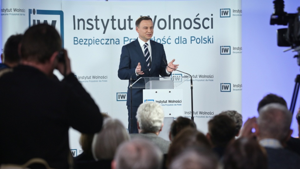 Kandydat PiS na prezydenta Andrzej Duda (C), podczas spotkania z wyborcami, organizowanego przez Instytut Wolności w Warszawie. Fot. PAP/Rafał Guz