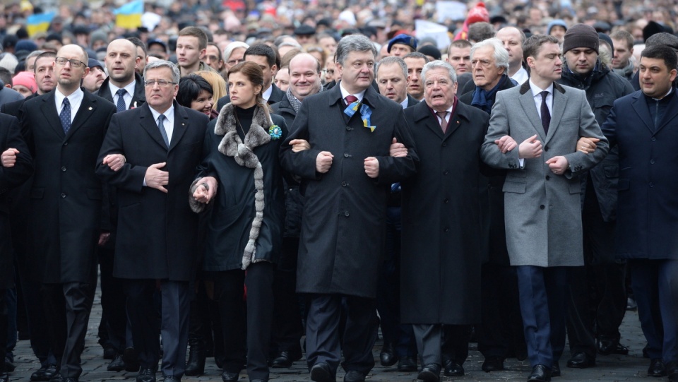 Uczestnicy marszu przeszli miejscami, gdzie ubiegłej zimy między milicją a demonstrantami toczyły się walki, w których śmierć poniosło ponad 100 osób. Fot. PAP/Jacek Turczyk