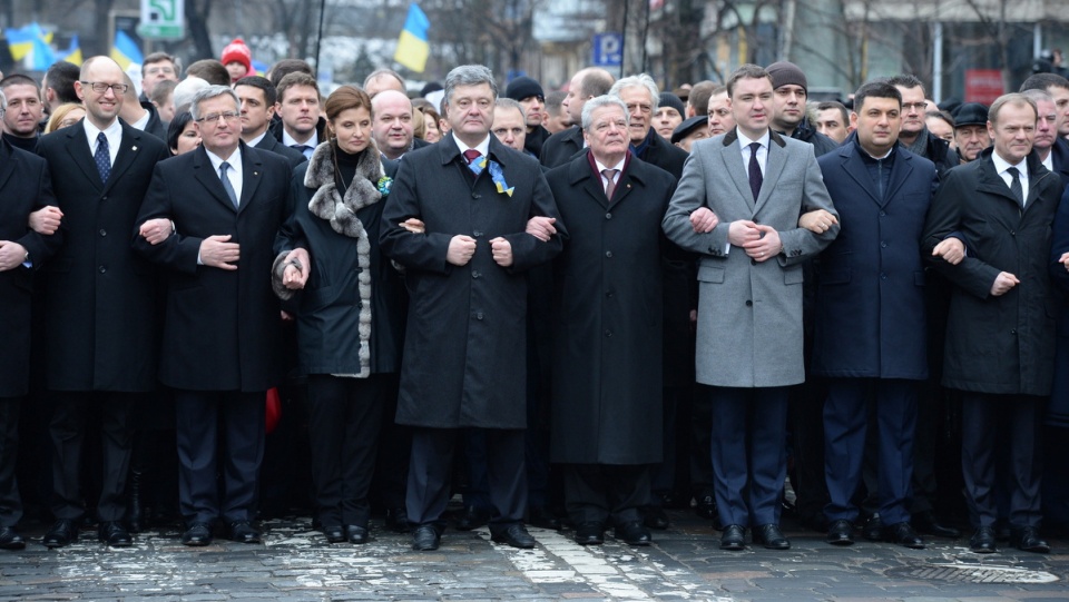 Uczestnicy marszu przeszli miejscami, gdzie ubiegłej zimy między milicją a demonstrantami toczyły się walki, w których śmierć poniosło ponad 100 osób. Fot. PAP/Jacek Turczyk