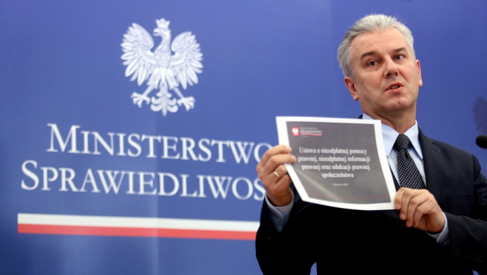 Minister sprawiedliwości podczas konferencji nt. inauguracji Tygodnia Pomocy Osobom Pokrzywdzonym Przestępstwem oraz projektu ustawy o nieodpłatnej pomocy prawnej. Fot. PAP/Leszek Szymański