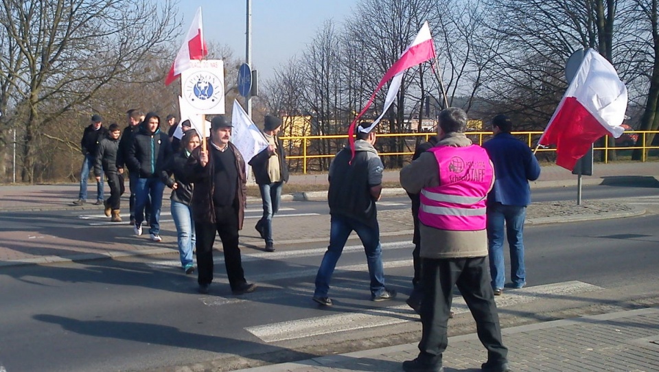 Protestujący na skrzyżowaniu w Sępólnie Krajeńskim rolnicy domagali się poprawy sytuacji w polskim rolnictwie. Fot. Marcin Dolińskki