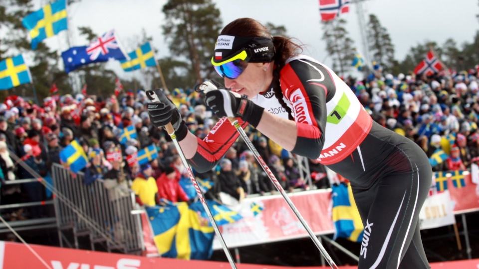 Biegnąca na drugiej zmianie Justyna Kowalczyk w rywalizacji sztafet 4x5 km w mistrzostwach świata w narciarstwie klasycznym w szwedzkim Falun. Fot. PAP/Grzegorz Momot
