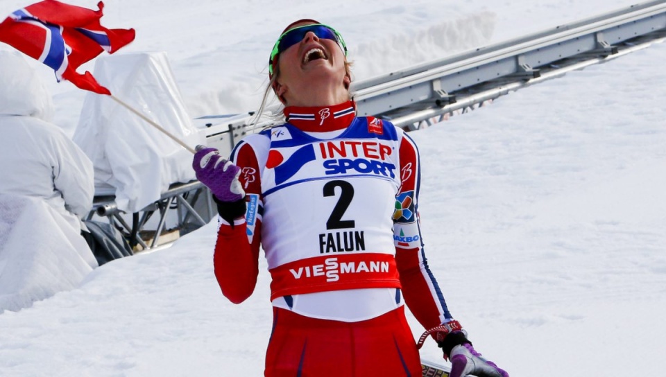 Norweżka Therese Johaug zwyciężyła w wielkim stylu, prowadząc samotnie przez większą część dystansu. Fot. PAP/EPA